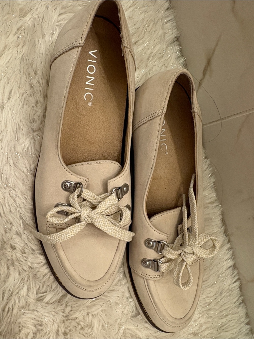 Vionic Women's Cream Lace-Up Moccasin Flats